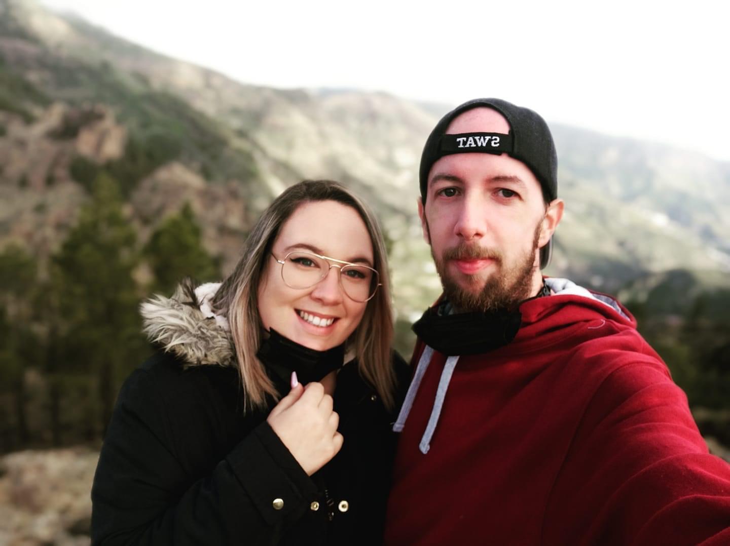 Ancor y Paloma en la montaña