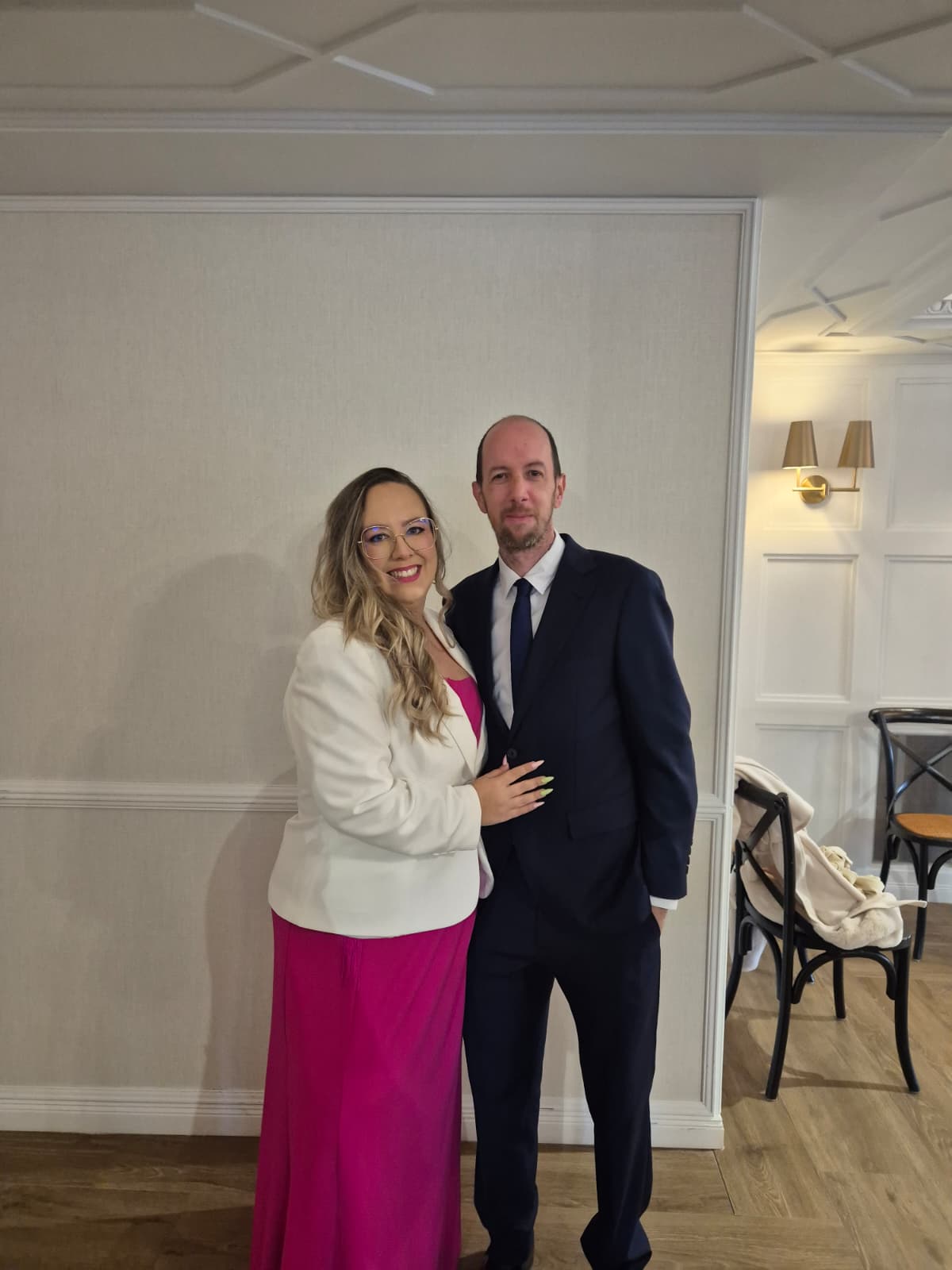 Ancor y Paloma posando elegantes